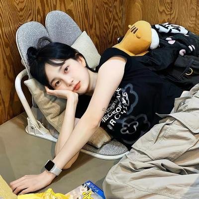 夜色中的她